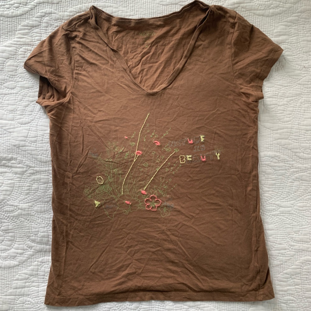Vintage Y2K Old Navy Nature is Beauty embroidered Tee M